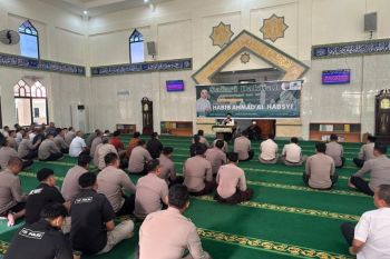 Polda Kepri peringati Isra Mi'raj guna perkuat spiritual personel