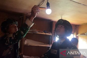 Satgas 511/DY perkuat baksos cek instalasi listrik rumah warga Lowanom