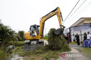 Pemkot Banjarmasin bersama warga gotong royong bersihkan sungai