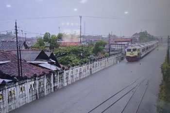 Banjir Pantura, 145 penumpang KA Ciremai dialihkan ke KA Harina