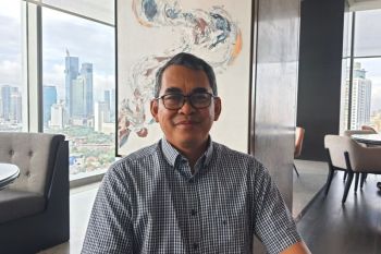 Pakar Unej sebut kondisi domestik masih cukup kuat saat rupiah melemah