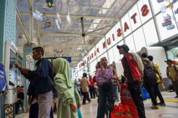 11 kereta batal berangkat dari Jakarta akibat banjir Pekalongan