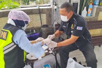 Jadi korban pesawat jatuh, DVI Polda Jabar ambil sampel DNA keluarga pramugari Esther Aprilita di Bogor