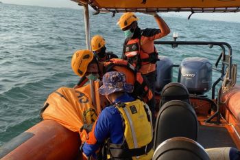 Tim SAR gabungan evakuasi jasad ABK yang jatuh dari kapal di Batam