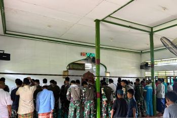 Satgas Yonif 511 jaga keamanan pelaksanaan ibadah di pedalaman Papua