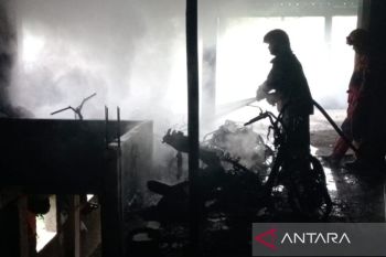 Kebakaran melanda tempat parkir di dekat Stasiun Bogor hanguskan 10 unit motor