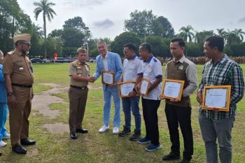 Gubernur Provinsi Jambi imbau perusahaan konsisten beri perlindungan pekerja