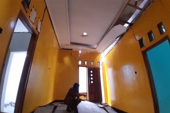 Rumah guru SD di Kabupaten Serang rusak akibat tanah bergerak