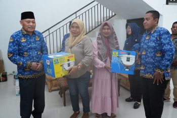 Pemprov Malut salurkan bantuan sarana UKM  perkuat ekonomi kerakyatan