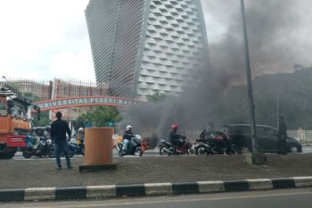 Mahasiswa Makassar gelar aksi unjuk rasa tolak wacana pilkada lewat DPRD