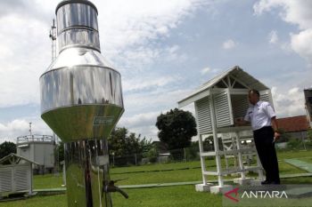 BMKG prakirakan hujan masih guyur Indonesia Selasa ini, imbau warga tetap waspada