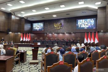 MK tolak uji materi kewajiban autentikasi ijazah capres-cawapres