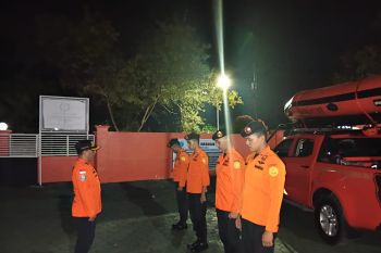 Tim SAR gabungan cari pekerja yang hilang terseret arus di perairan Pulau Poto