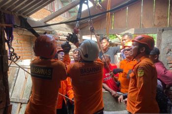 Tim SAR evakuasi korban terjatuh ke dalam sumur di Bungo Jambi