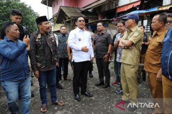 Pemkab Bekasi relokasi bertahap ratusan lapak pedagang pasar tumpah SGC