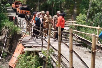 Plt Bupati Ponorogo-DPRD Jatim tinjau jalan antardesa nyaris putus