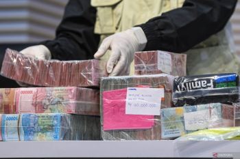 KPK sita Rp550 juta dalam kasus pemerasan dan gratifikasi yang libatkan Wali Kota Madiun