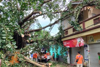 Angin kencang rusak Rusunawa Bintaro Mataram, tiga KK terpaksa mengungsi