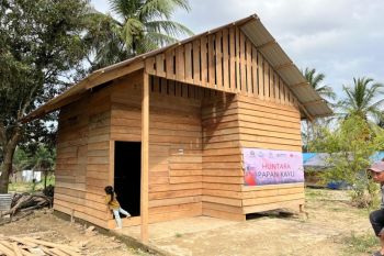 UGM respons berlapis pascabanjir Aceh lewat energi surya dan huntara