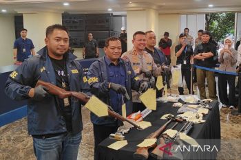 Pelaku penjualan senjata api ilegal belajar rakit senjata sejak 2018