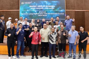 Legislator soroti kebijakan perizinan Gubernur Jawa Barat