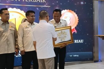 BP3MI Kepri terima penghargaan UAKPA tahun 2025 dari Menteri P2MI