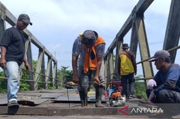 Kelebihan beban hingga pelat besi dicuri perparah kerusakan Jembatan Patah Sampit