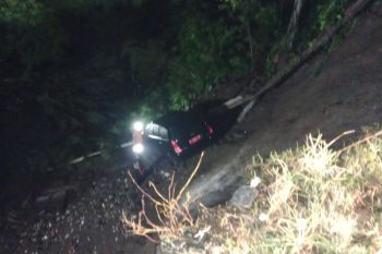 Mobil operasional Diskominfo Jember terjun ke sungai akibat longsor