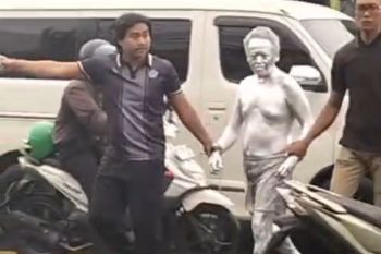 Satpol PP Denpasar menertibkan 12 gepeng ganggu lalu lintas