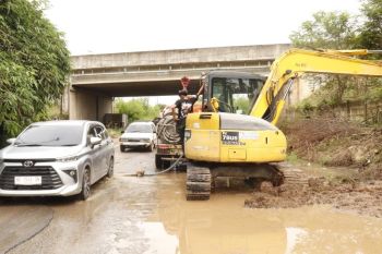 HKA dan BTB bantu normalisasi irigasi atasi genangan air di Lampung Tengah
