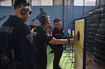 Asah profesionalisme, Kapolda Lampung pimpin latihan menembak di Satbrimobda