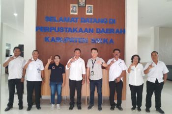 Disarpus Sikka menggandeng Gramedia Maumere perkaya koleksi perpustakaan