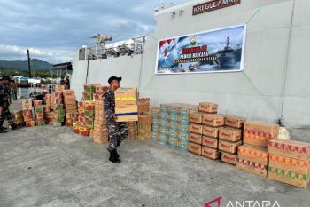 TNI-AL kerahkan KRI Gulamah-869 antar logistik bencana ke Halmahera