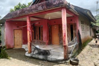 Belasan rumah di Lebak terdampak pergerakan tanah dan longsor