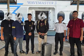 Imigrasi Tanjungpinang deportasi WNA Singapura langgar izin tinggal