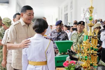 Menhan Sjafrie meninjau Universitas Pertahanan di Belu