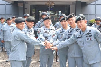 Laksma Teguh Prasetya pimpin sertijab pejabat utama Zona Tengah Bakamla RI