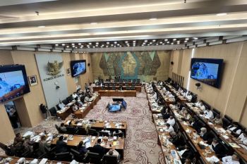 Bahlil beri izin sebagian sumur rakyat untuk dongkrak lifting minyak