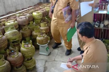 Pemkab Bangka Barat pantau pangkalan cegah kelangkaan gas subsidi