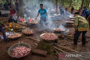 Tradisi Nyadran jelang Ramadhan, warga Gunungpati berbagi gulai kambing