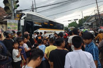 Polisi Kediri dalami kecelakaan beruntun bis dan mobil