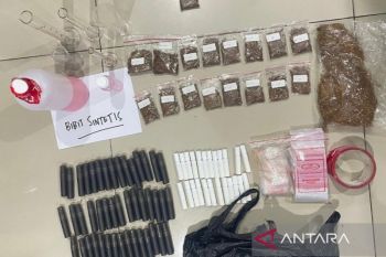Polda Metro bongkar lab ilegal tembakau sintesis di Jakarta Barat
