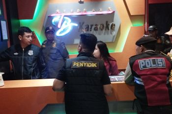 Razia Hiburan Malam, Satpol PP Dumai tutup paksa gerbang Dream Box dan setop musik