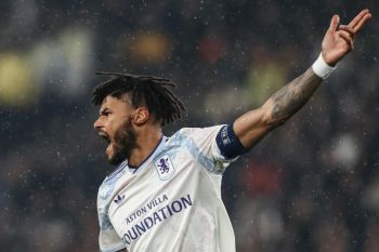 Mings akui puas bantu Villa lolos  ke 16 besar setelah pulih dari cedera