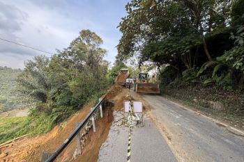 Government accelerates repairs on landslide-hit trans-Sumatra road