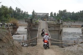 PU siapkan langkah darurat tangani jalan terputus di Jeumpa, Aceh
