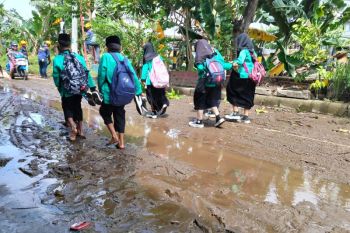 Luapan Sungai Jangkuk Mataram terjang permukiman, BPBD turun data rumah warga