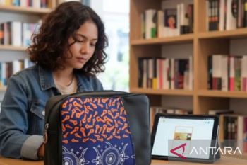 Academic launches Maluku ethnic fashion to showcase local culture