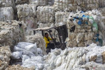 Industri daur ulang plastik di Batam