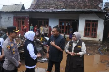 Gubernur Jatim kunjungi lokasi banjir Situbondo